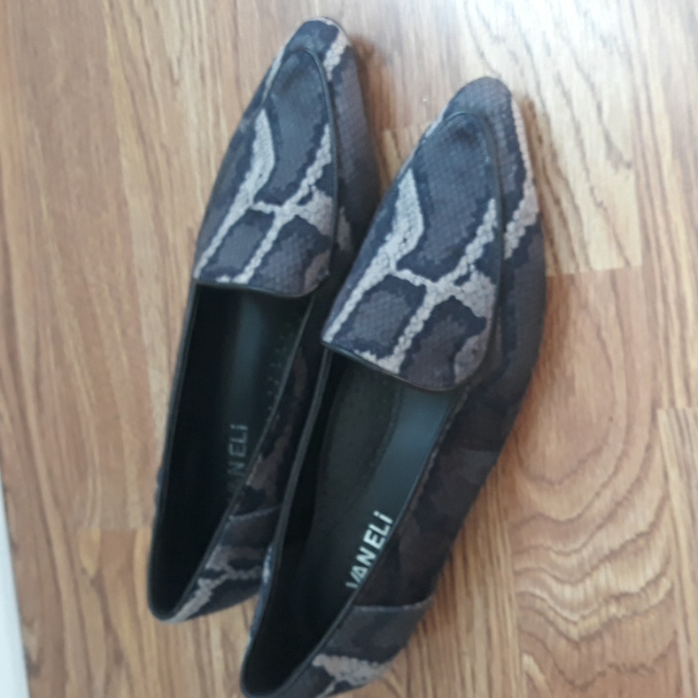 Vaneli Python Print Fabric Flats. 8 Wide - image 4